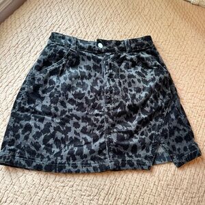NWOT Anthropologie Pilcro Black & Grey Leopard Print Corduroy Skirt, Sz 4